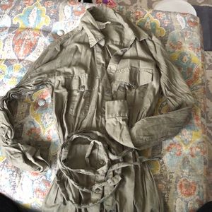 Casual top army green.